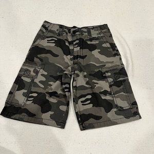 Pre-owned boys camouflage shorts by”BURNSIDE”
